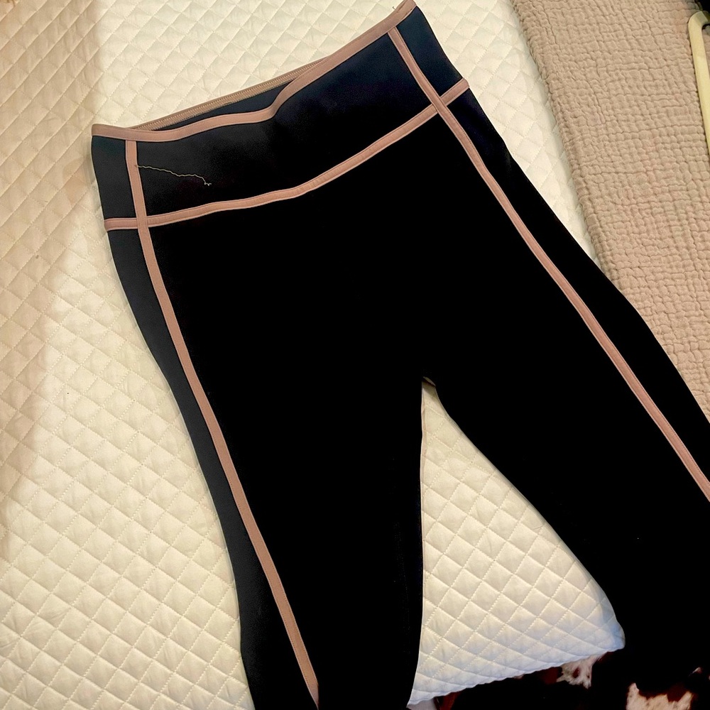VUORI LEGGINGS . evolve and daily leggings w pockets. In great condition.